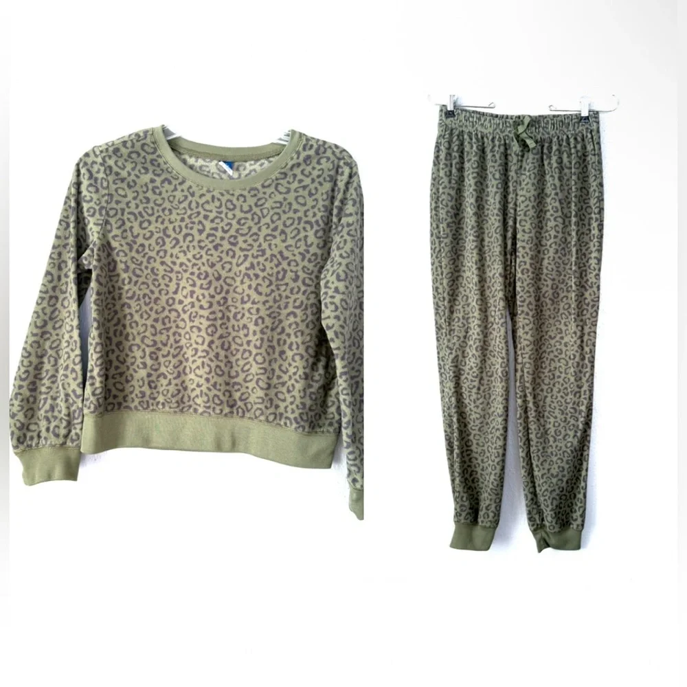 Old Navy Green Leopard Kids Pajama Set